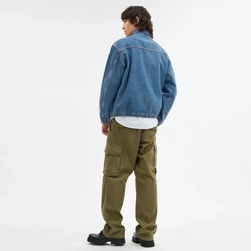 Model pictures provided New arrival in early spring! COH men's American Retro workwear Detroit washed distressed denim lapel cotton splicing zipper jacket, very Retro Blue denim, denim will never go out of style. The upper body of various experts shows how handsome he is. This style is very casual yet a bit gentlemanly. It is not so ostentatious, but the upper body makes the whole person look tall and elegant. All you need to do is wear this jacket. You don’t have to think about the overall matching, it’s casual and fashionable to wear casually. This can be worn by both men and women, and the fit is very correct. Shipped by a trading company and produced on a large assembly line, the quality is absolutely superb. The overall wiring is smooth and neat, and the inner lining is made of pure cotton, which is breathable and comfortable and has excellent skin fit. It's definitely the quality that goes in and out of the mall. The whole set of hardware is made by Koujia with logo letters. The texture of ancient silver matches the whole dress very well. The Genuine Leather leather label on the front chest is beautifully embellished. Really high quality. The shopkeeper’s own money. 🤗🤗🤗 Color: Washed Retro denim blue Size: M-XXL (equivalent to M-XXL) Fabric: Denim (Composition: Cotton) M size: Length 68CM Bust 118CM Shoulder width 53CM Sleeve length 62CM (Reference height 165-170CM Weight 110-130 catties) L size: Length: 70CM Bust 122CM Shoulder width 54CM, sleeve length 63CM (reference height 170-175CM, weight 130-150 catties) XL code: length: 72cm, bust: 126cm shoulder width: 55cm, sleeve length: 64cm (reference height 175-180CM, weight 145-165 catties) XXL code: length: 74cm, bust: 130cm, shoulder width: 56cm Sleeve length: 65cm (reference height 180-185CM, weight 165-185 catties)